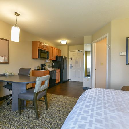 Candlewood Suites Medford By Ihg Bagian luar foto