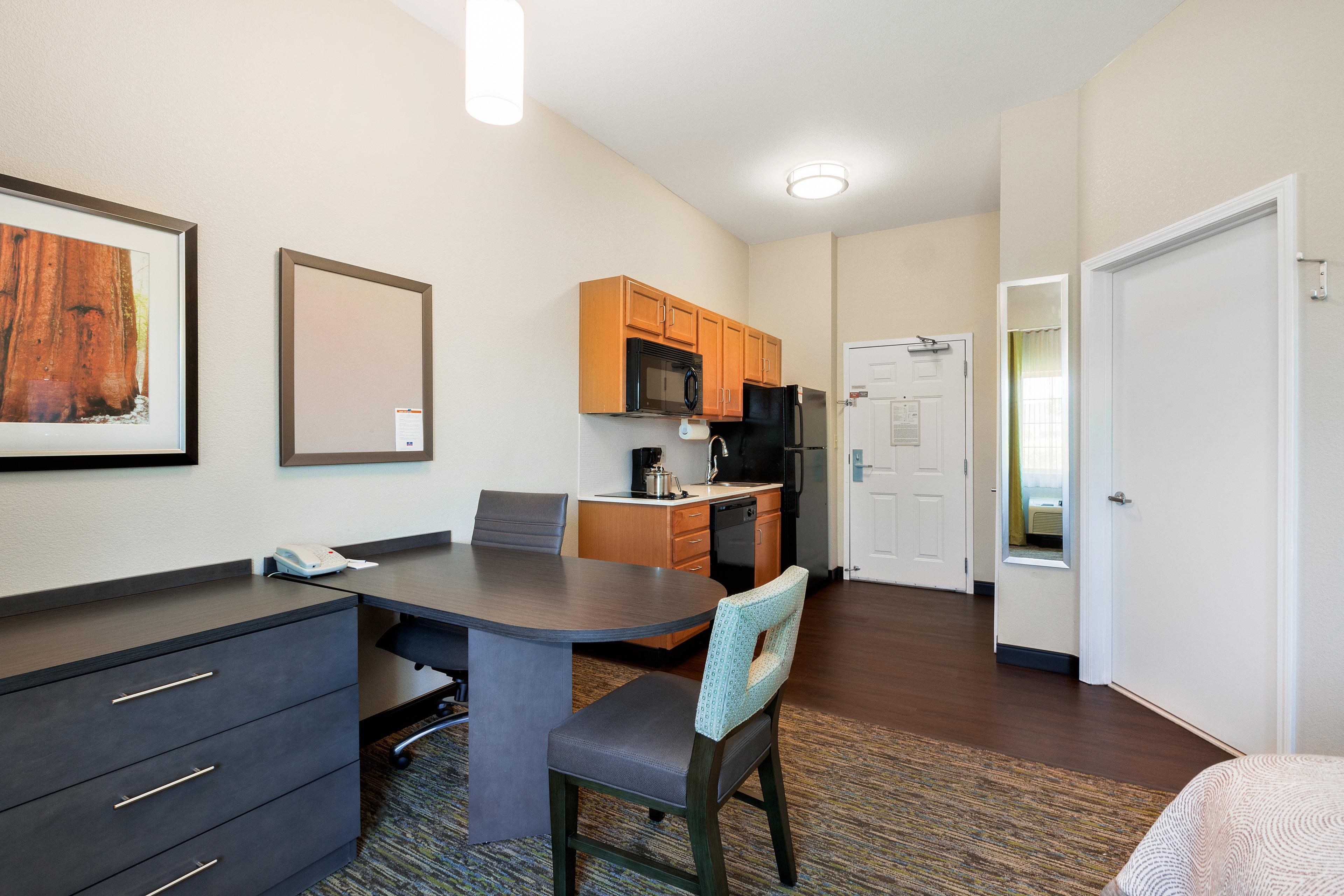 Candlewood Suites Medford By Ihg Bagian luar foto
