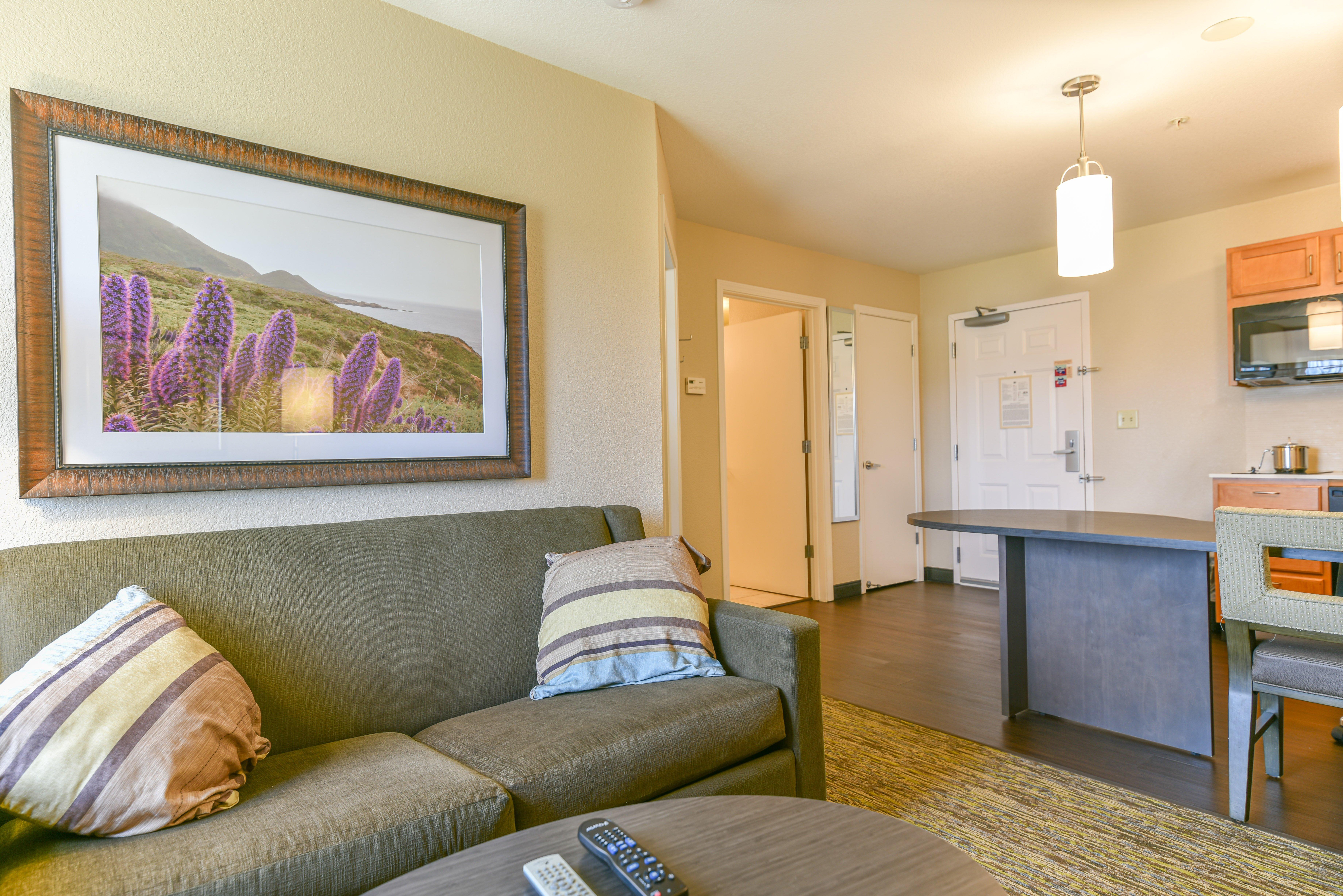Candlewood Suites Medford By Ihg Bagian luar foto