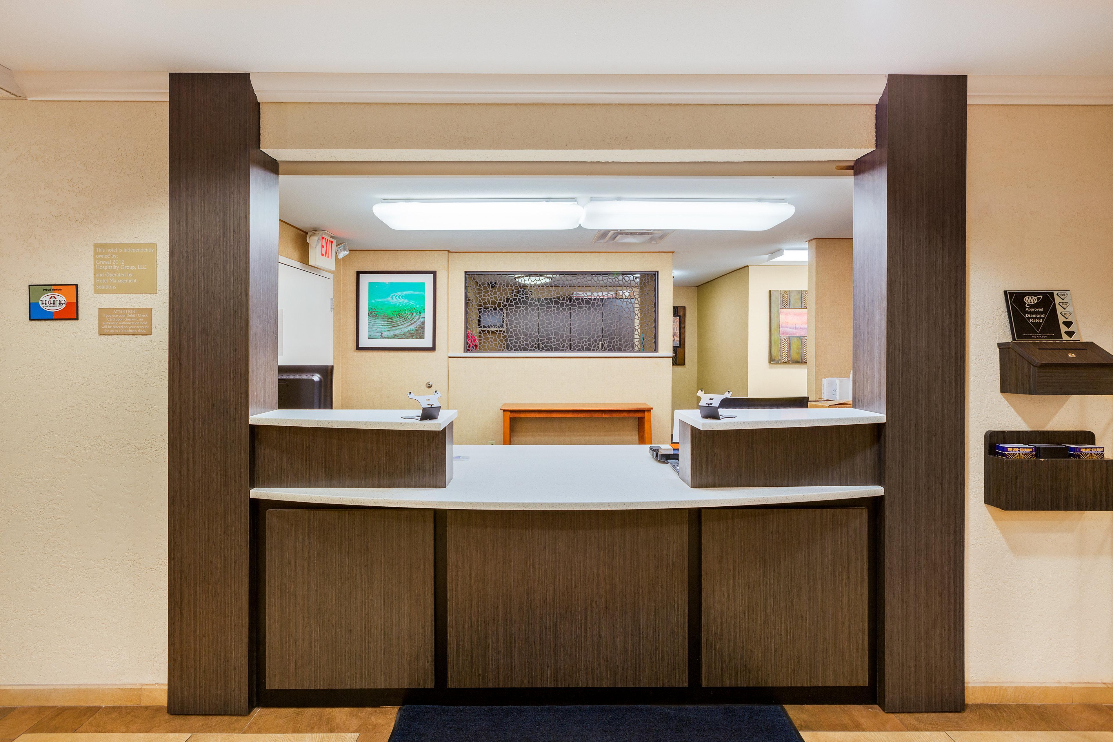 Candlewood Suites Medford By Ihg Bagian luar foto
