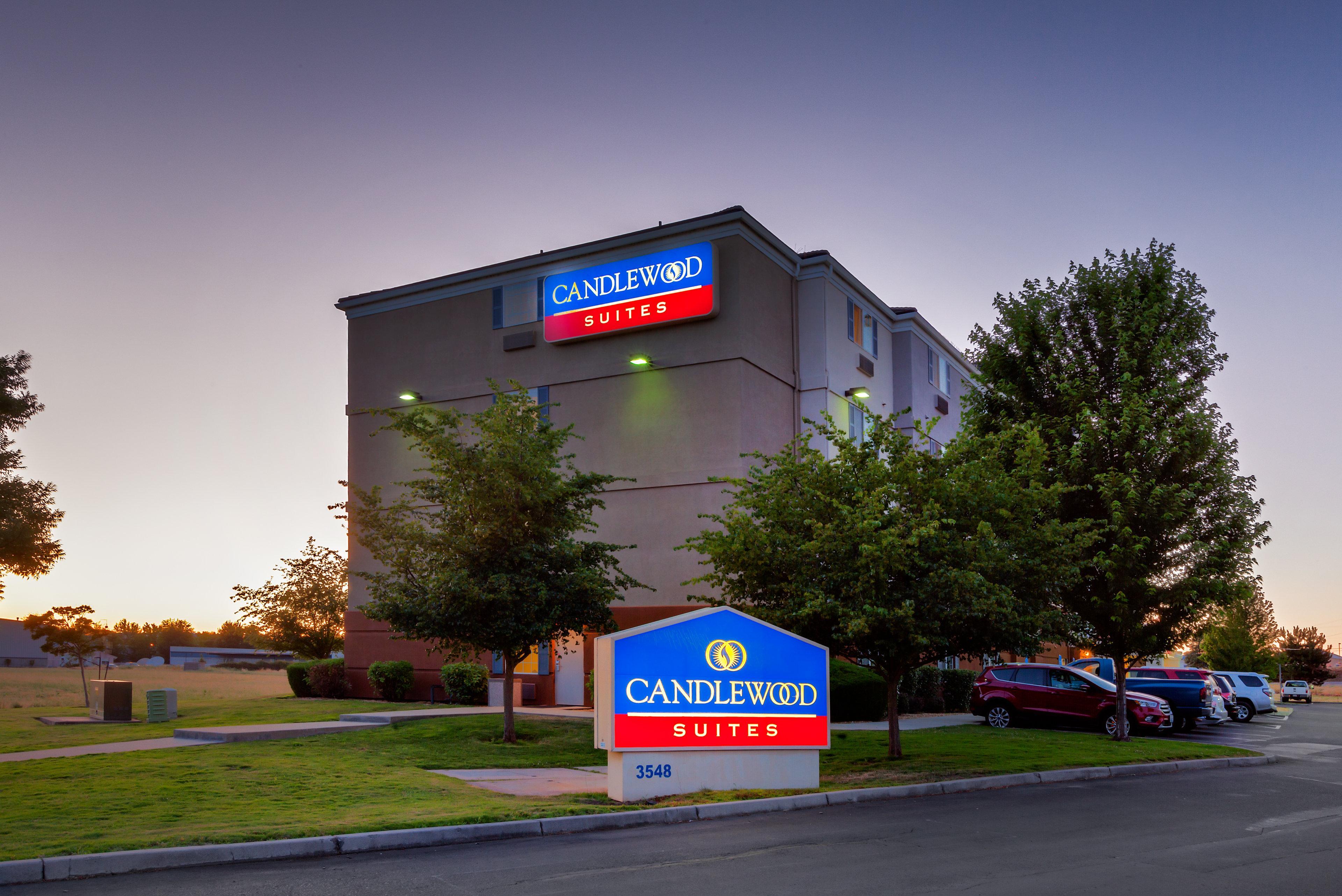 Candlewood Suites Medford By Ihg Bagian luar foto