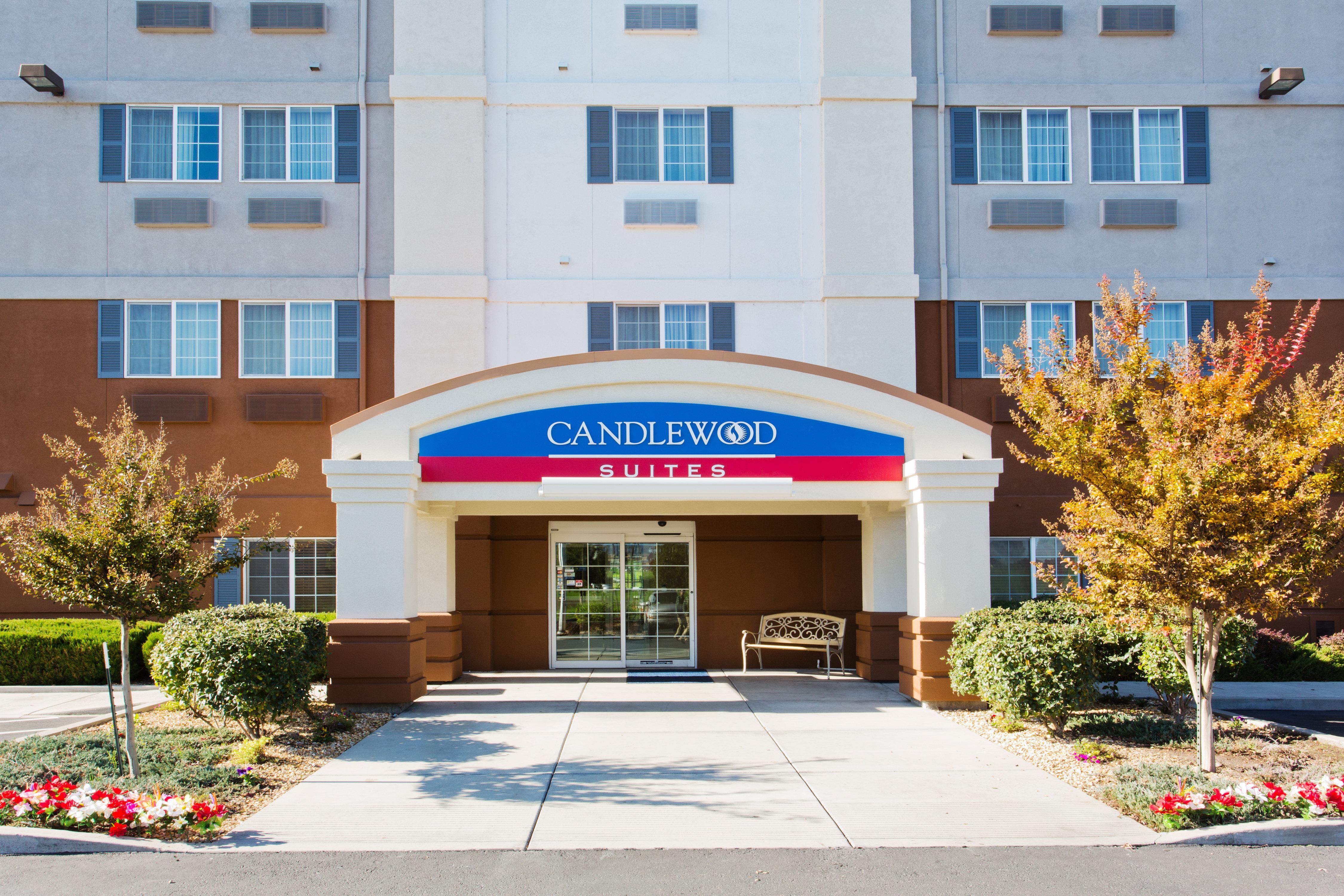 Candlewood Suites Medford By Ihg Bagian luar foto