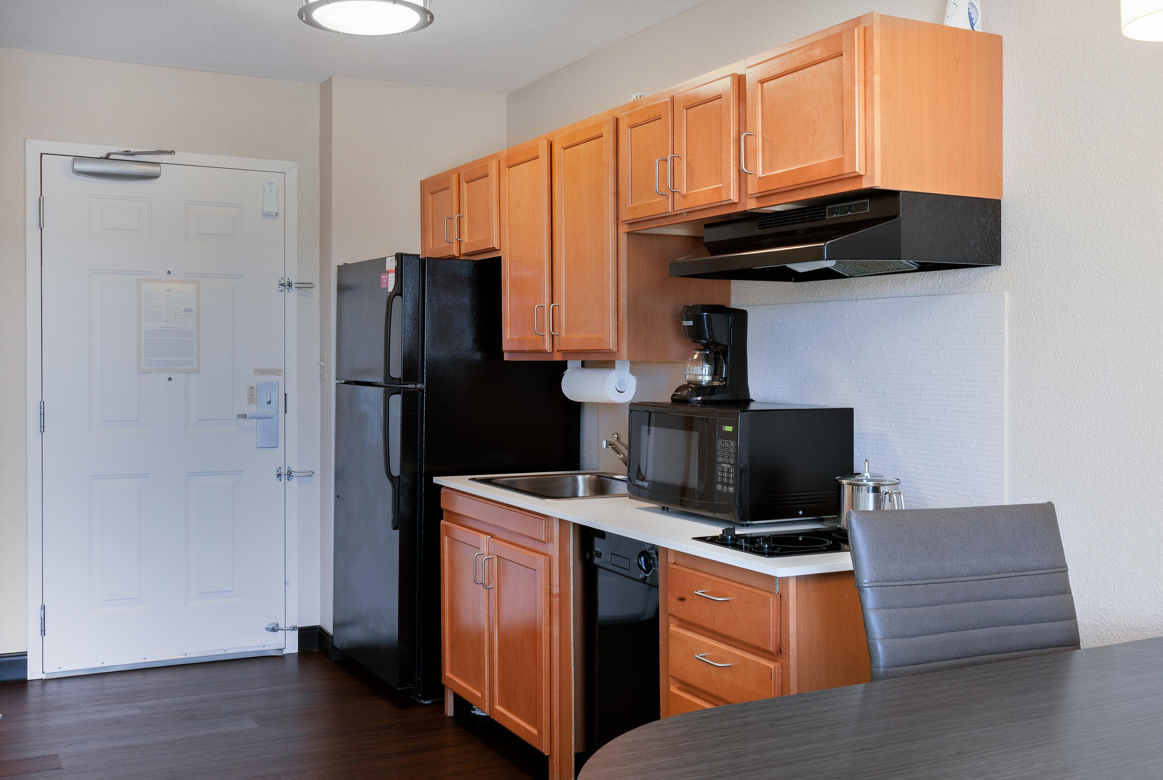 Candlewood Suites Medford By Ihg Bagian luar foto