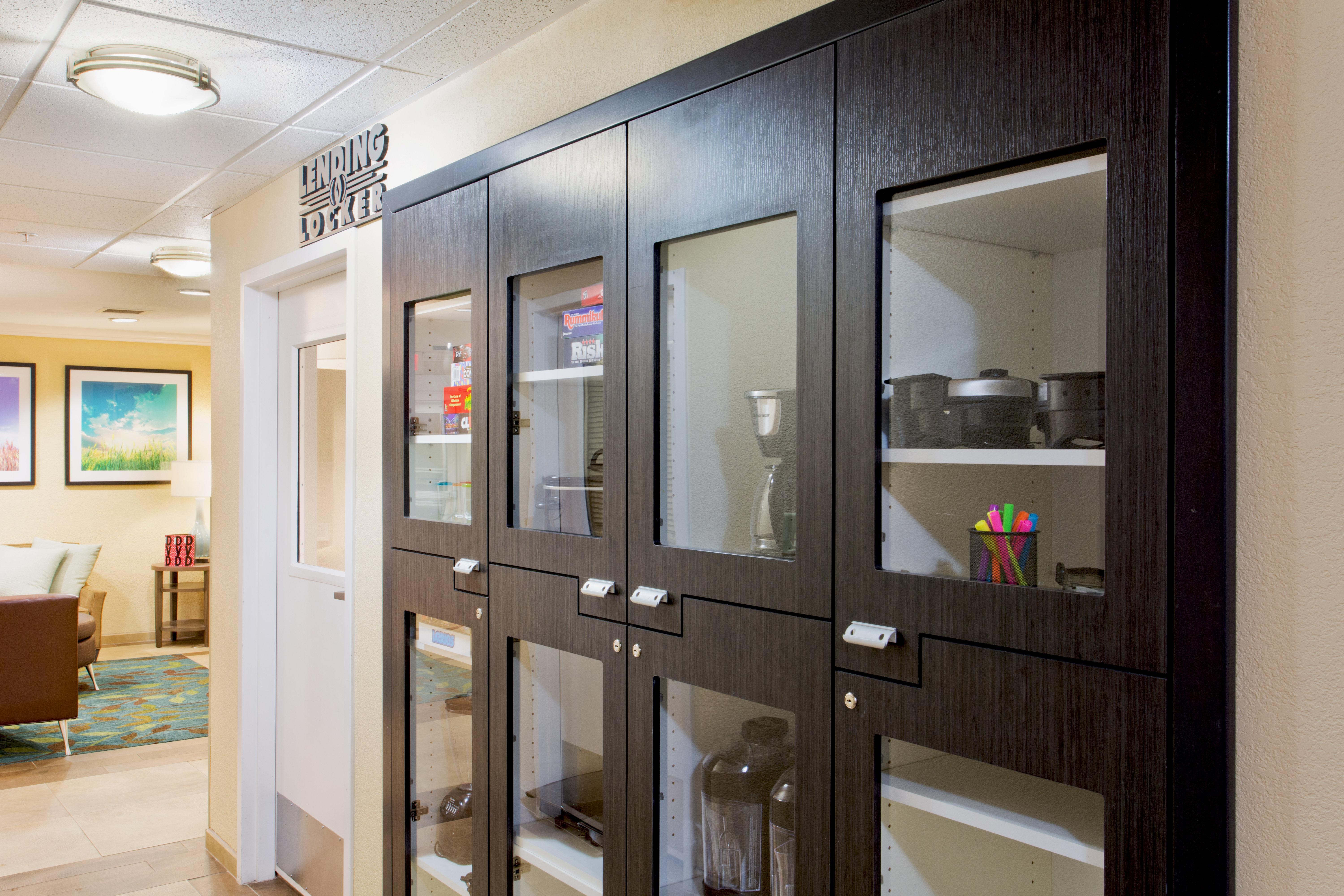 Candlewood Suites Medford By Ihg Bagian luar foto