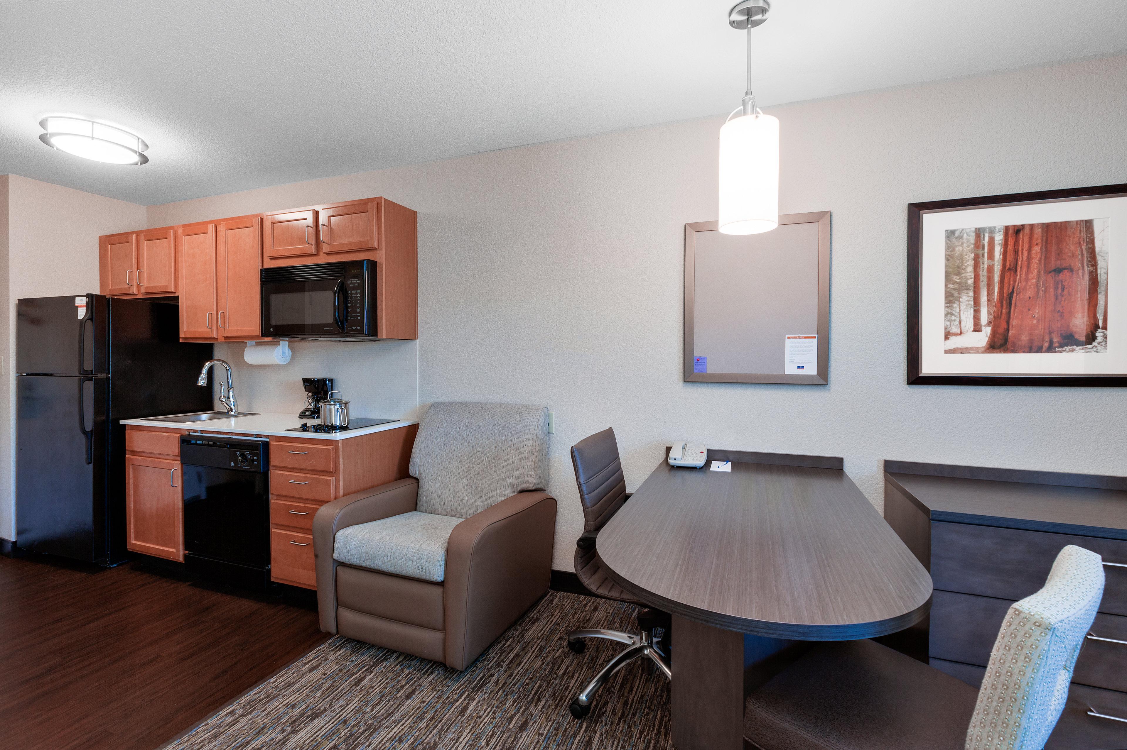 Candlewood Suites Medford By Ihg Bagian luar foto
