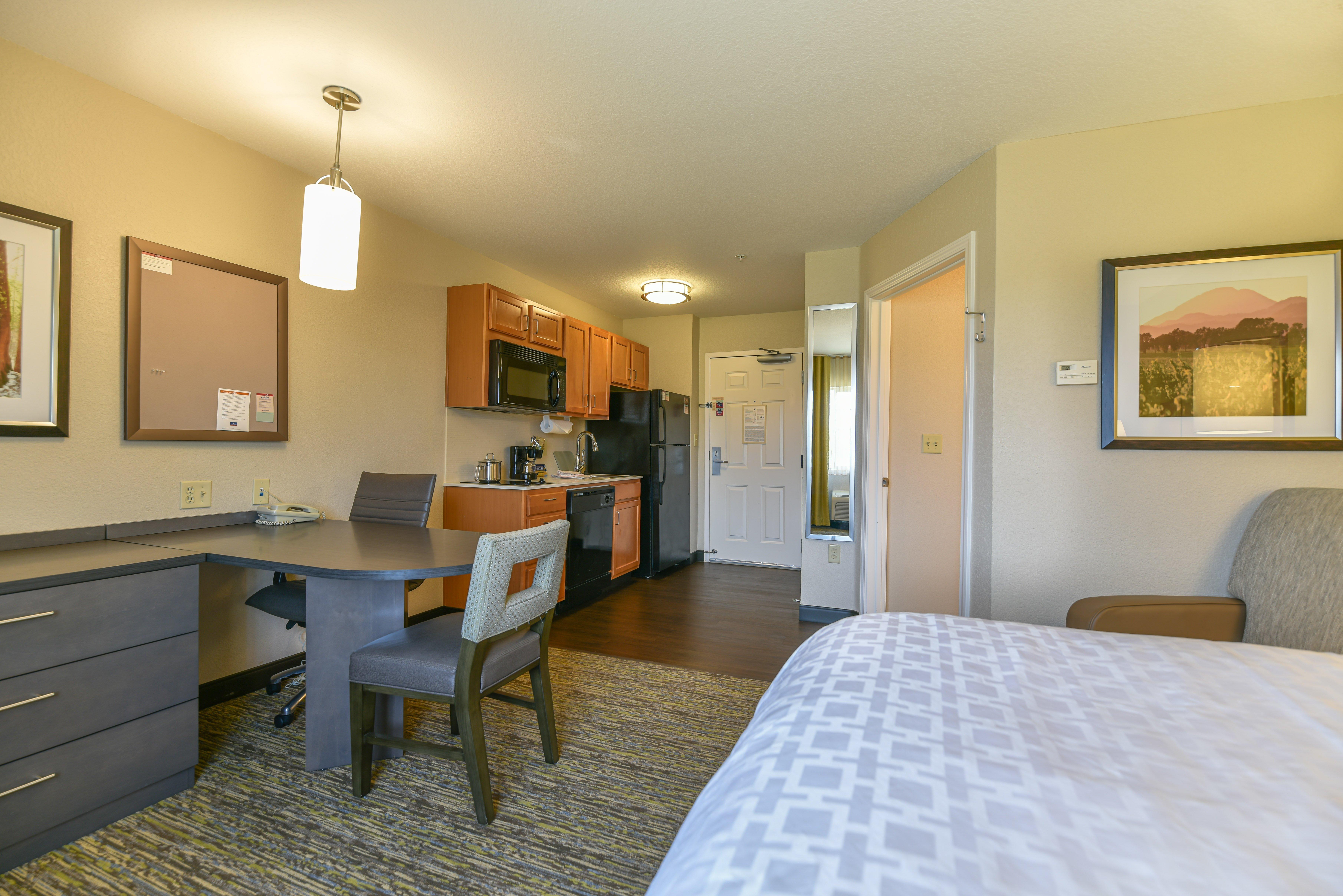 Candlewood Suites Medford By Ihg Bagian luar foto