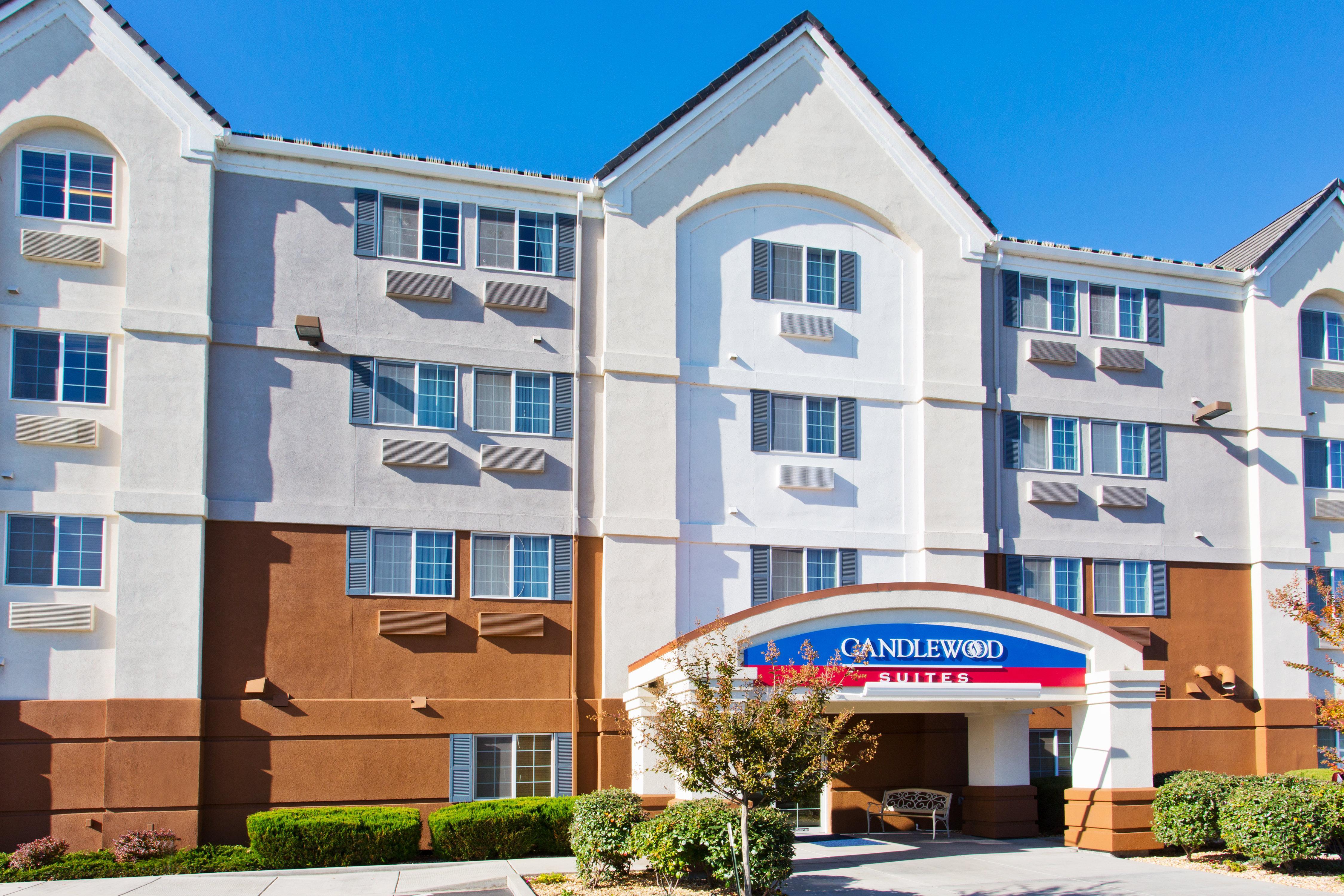 Candlewood Suites Medford By Ihg Bagian luar foto