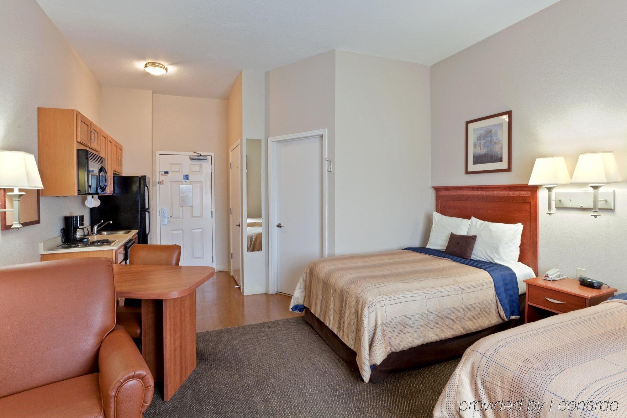 Candlewood Suites Medford By Ihg Bagian luar foto