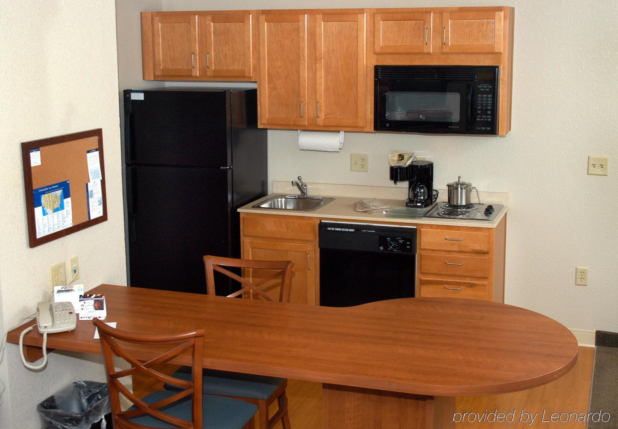 Candlewood Suites Medford By Ihg Bagian luar foto