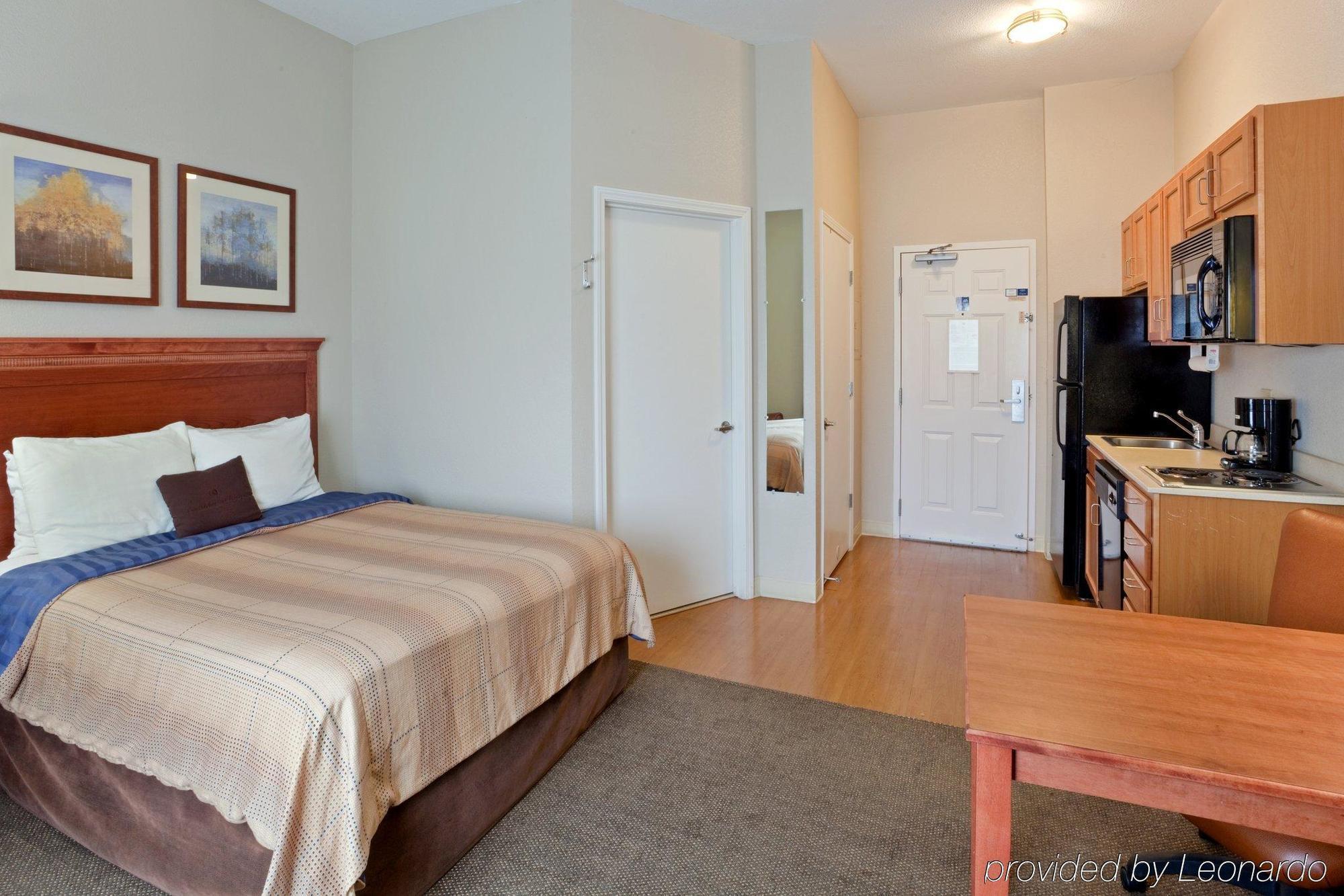 Candlewood Suites Medford By Ihg Bagian luar foto