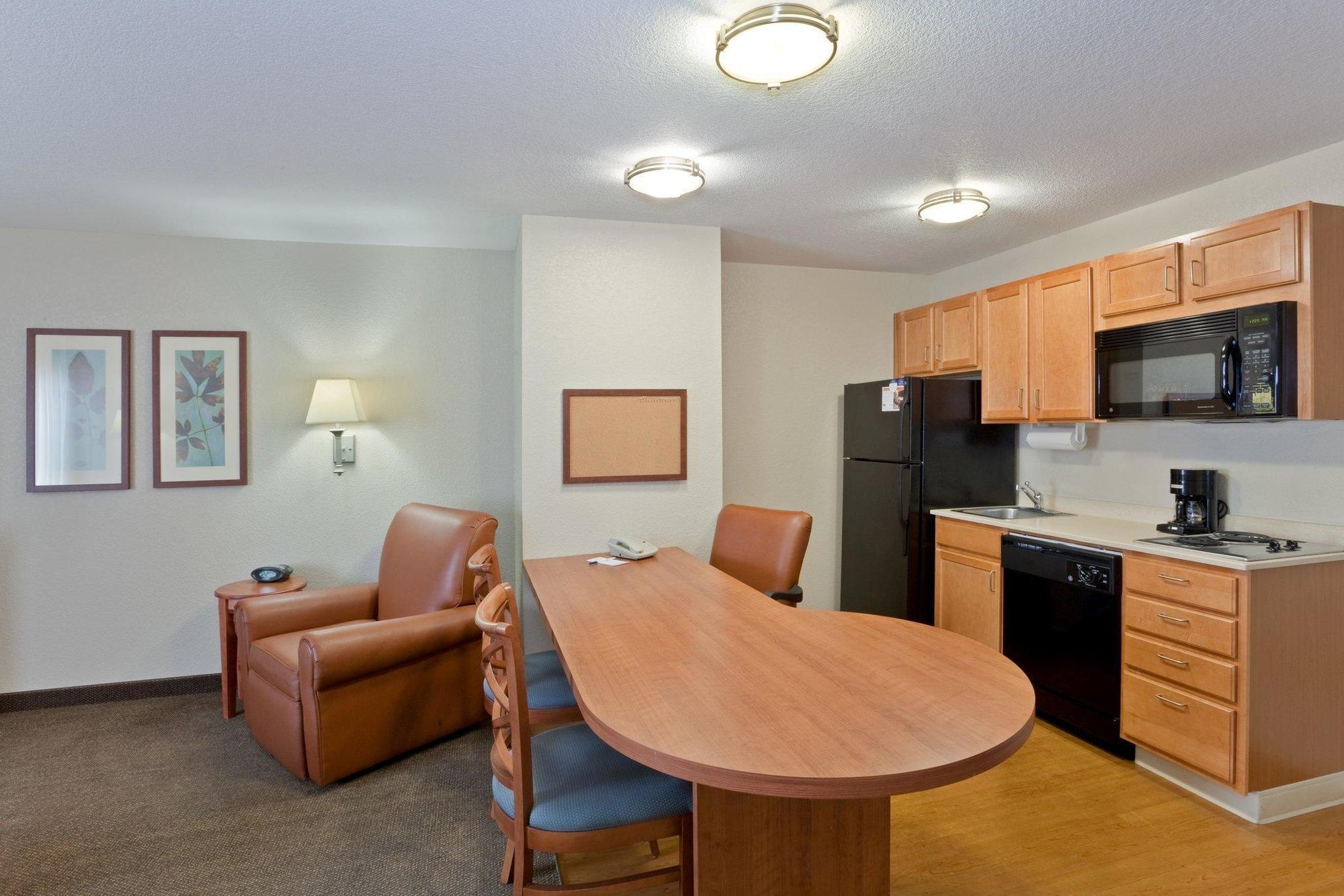 Candlewood Suites Medford By Ihg Bagian luar foto
