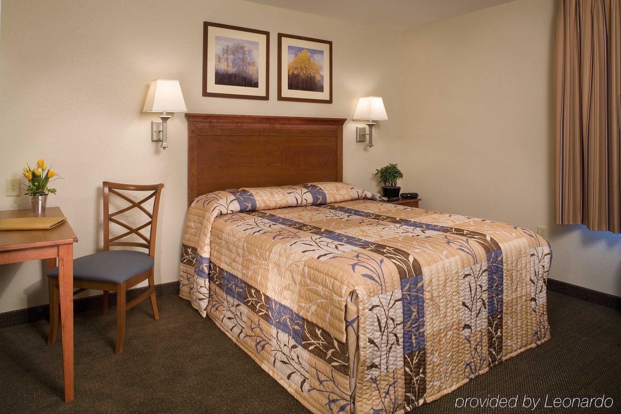Candlewood Suites Medford By Ihg Bagian luar foto