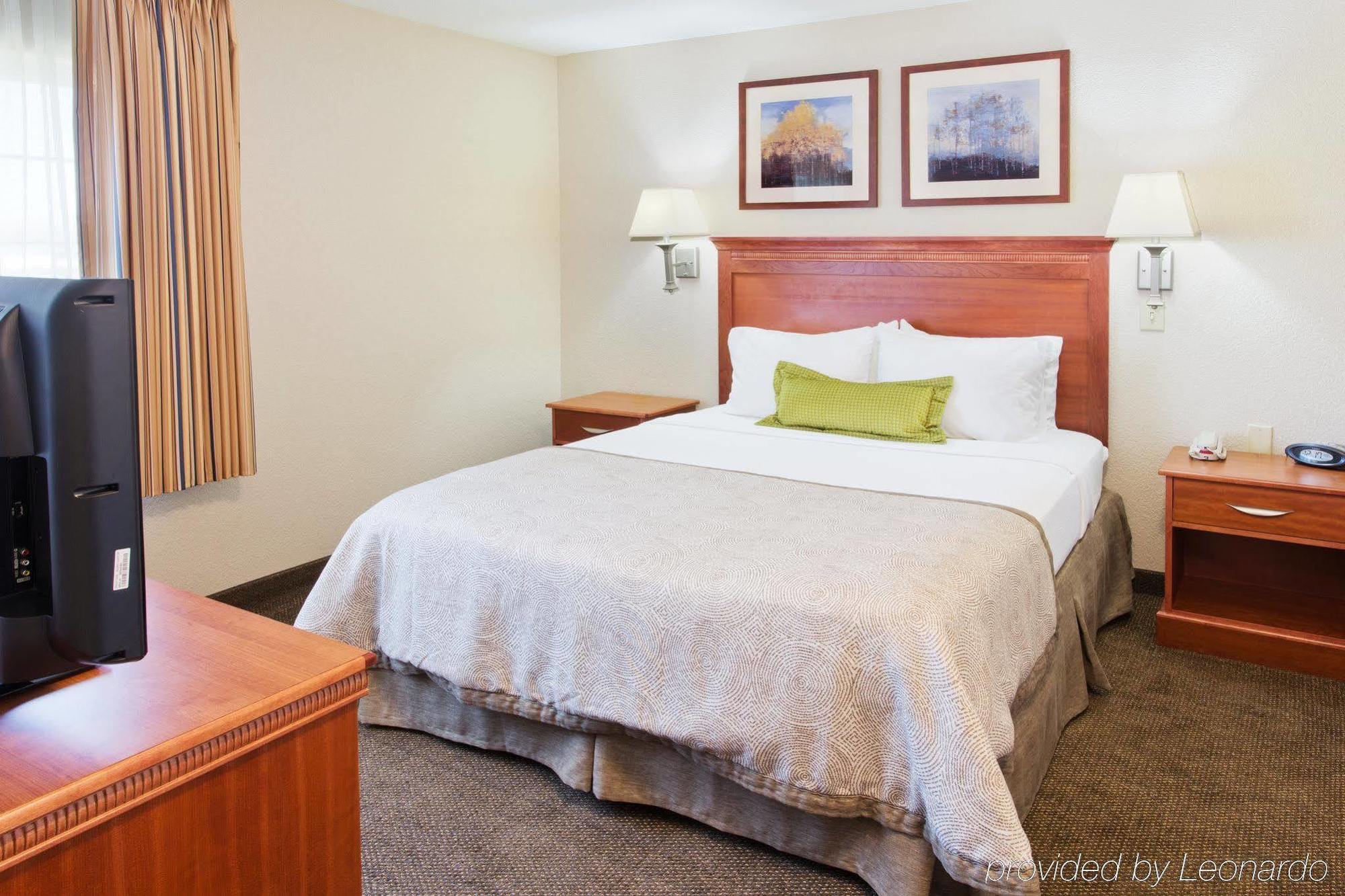 Candlewood Suites Medford By Ihg Bagian luar foto