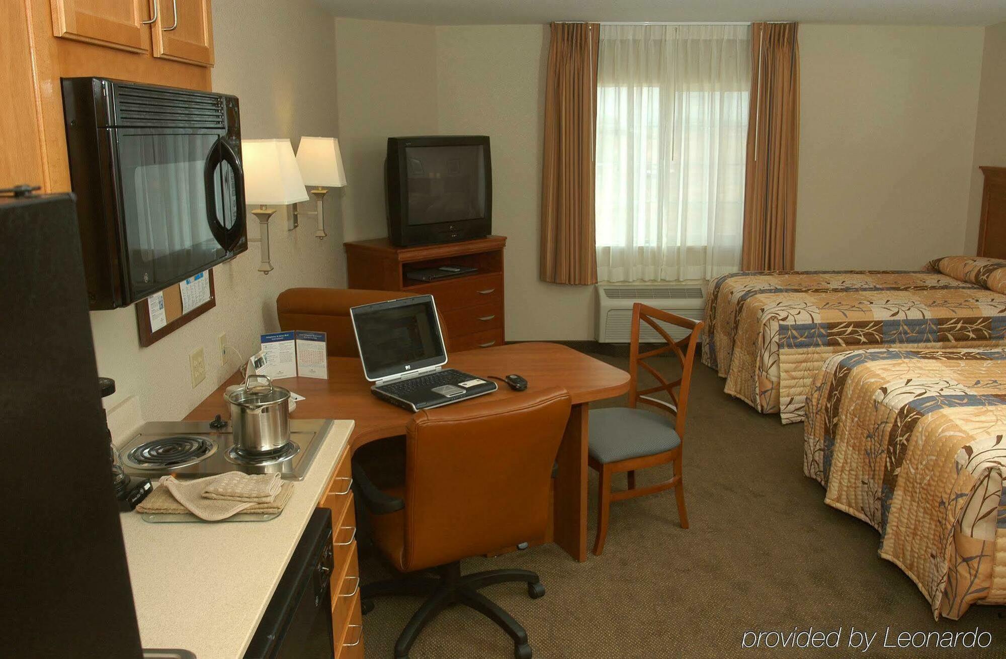 Candlewood Suites Medford By Ihg Bagian luar foto